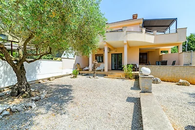Apartment Panous 1