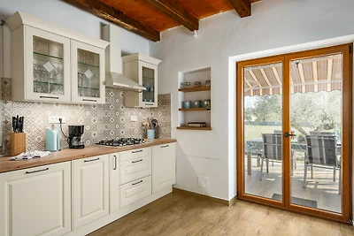 Villa Marijanin vrt with pool in Tinjan,...