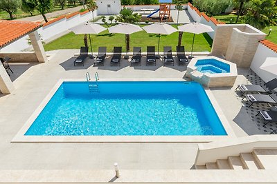 Villa Anela with pool in Porec