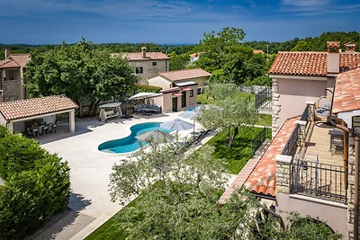 Villa Marijanin vrt with pool in Tinjan,...