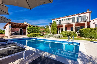 Villa Maddalena with private pool in Tinjan,...