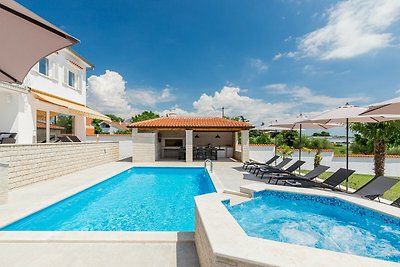 Villa Anela with pool in Porec