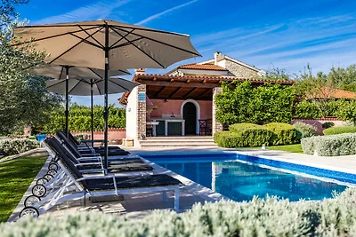 Villa Maddalena with private pool in Tinjan,...
