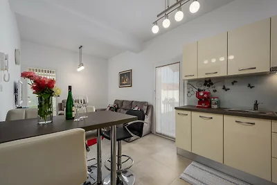 Apartment Vedran with heated pool, in Porec