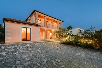 Villa Imagine with heated pool in Visnjan