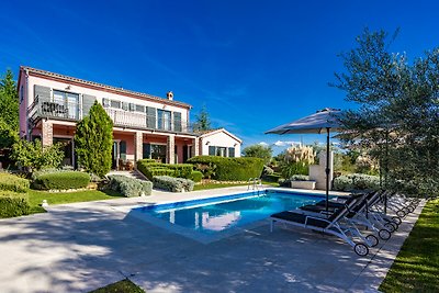 Villa Maddalena with private pool in Tinjan,...