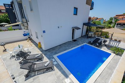 Apartment Vedran with heated pool, in Porec