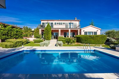 Villa Maddalena with private pool in Tinjan,...