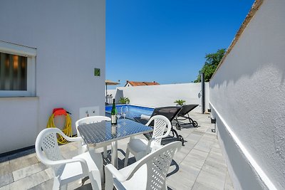 Apartment Vedran with heated pool, in Porec