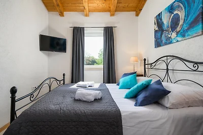 Villa Zaza with Pool in Istria