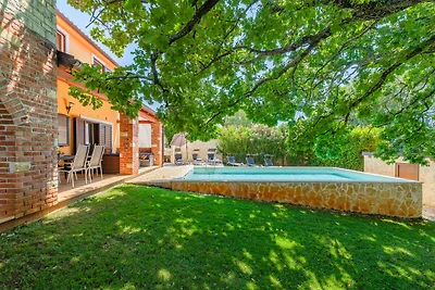 Villa Hrast Bacva with Pool in Višnjan,...