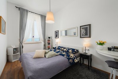 Deluxe Apartment Nina by the sea in Porec,...