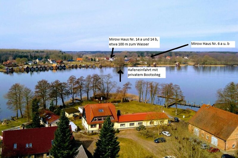 Blick aus Kirchturm über den See auf Ferienhaus auf der anderen Seite