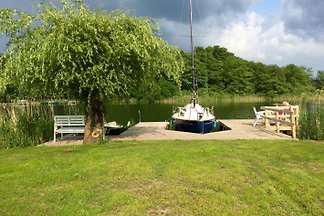 SCHAALSEEDOMIZIL Haus mit RUDERBOOT