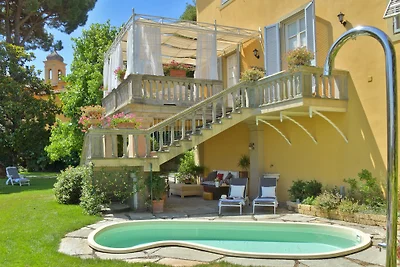 Villa Lari