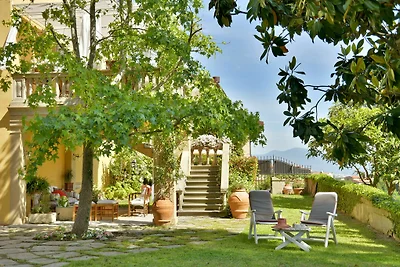 Villa Lari