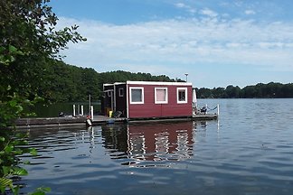 Wspaniały łódź mieszkalna.