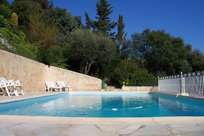 Villa Bellevue mit Salzwasserpool.