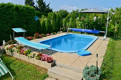 Ferienwohnung Kerti mit Pool