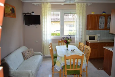 Ferienwohnung Kerti mit Pool