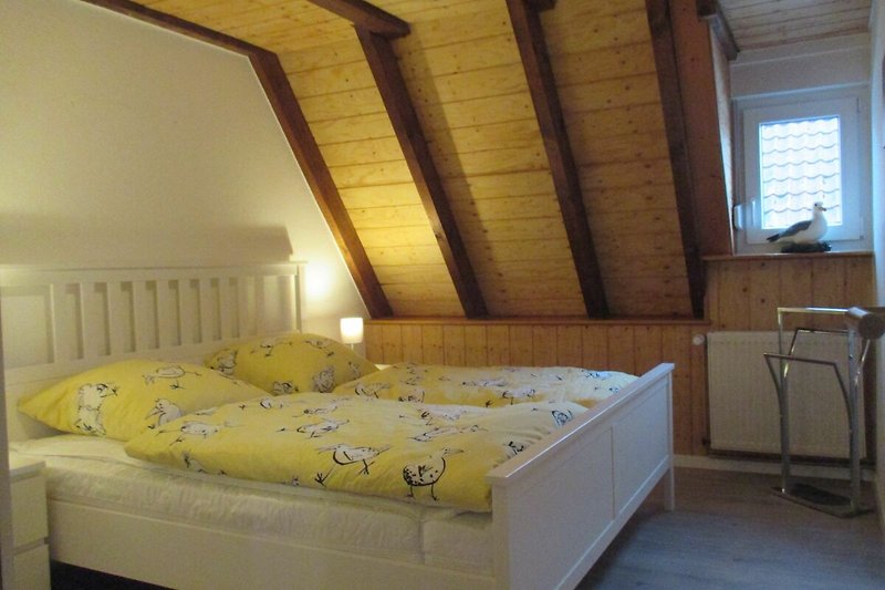 Fewo Möwe Schlafzimmer OG mit Doppelbett