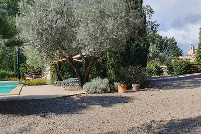 ENTZÜCKENDES HAUS MIT POOL