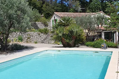ENTZÜCKENDES HAUS MIT POOL