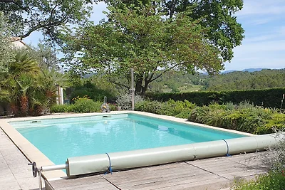 ENTZÜCKENDES HAUS MIT POOL