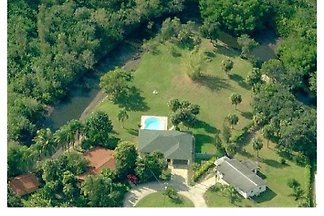 Vacation House River Garden