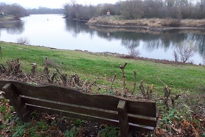 Großes Haus direkt an der Weser