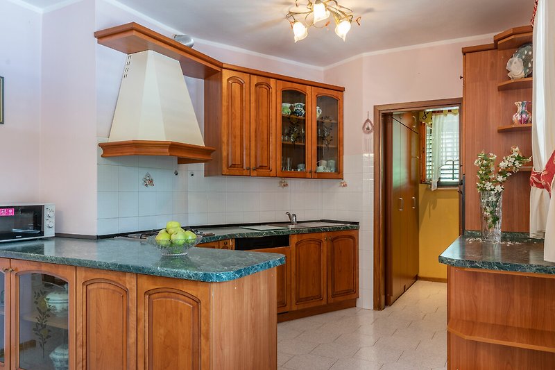 Die Küche der Villa Ornela ist eine Ausstellung geschmackvollen Designs.