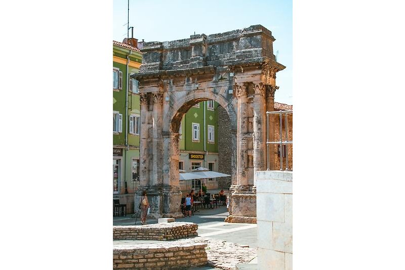 Antikes Pula mit wunderschönen Ruinen.