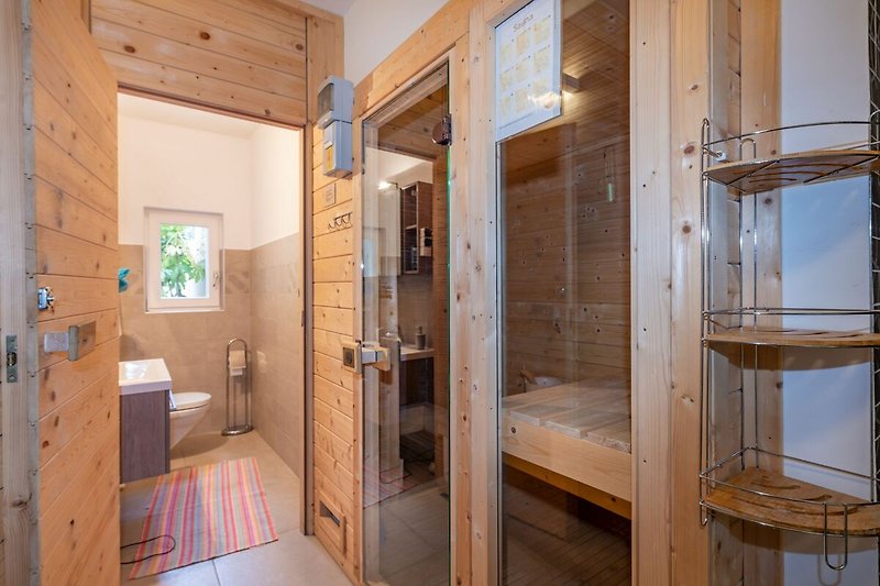 Genießen Sie luxuriösen Wellness-Genuss mit der privaten Sauna von Villa Balu.