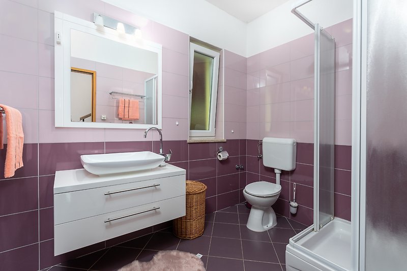 Badezimmer- modern und stilvoll.