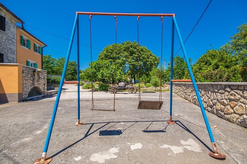 Swing, ideal for children
