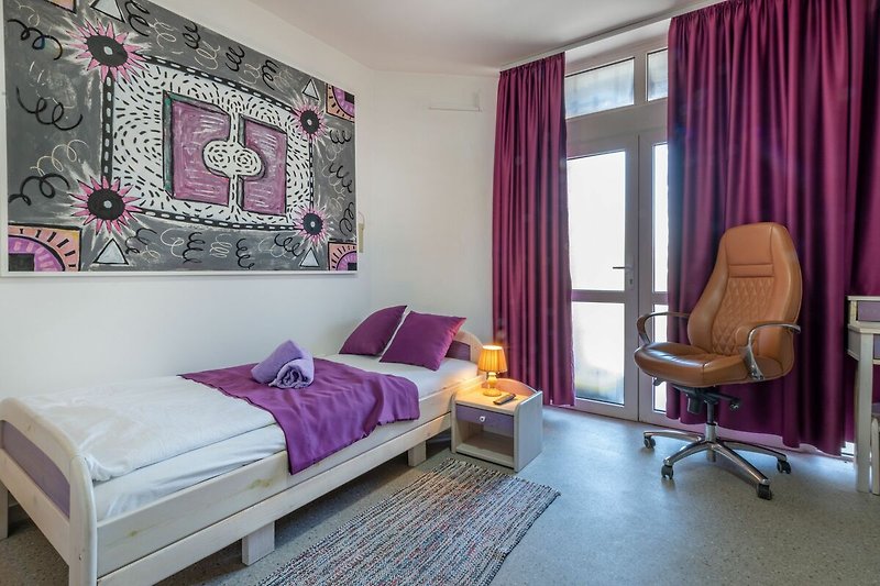 Gönnen Sie sich Luxus im komfortablen Schlafzimmer von Villa Balu.ster.