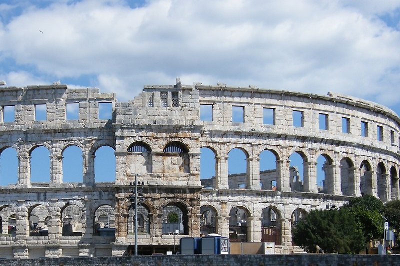 Das antike Kolosseum in Pula, nur 20 km entfernt.