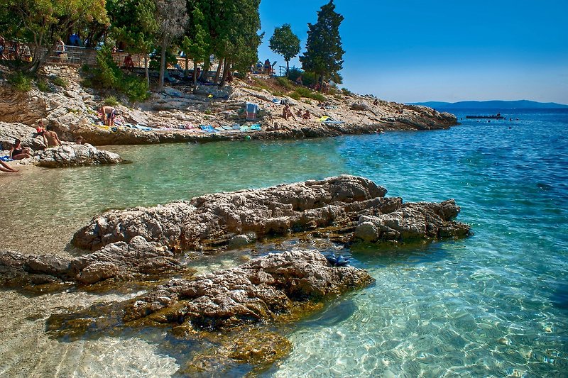 Schöne Strände an der Küste Istriens