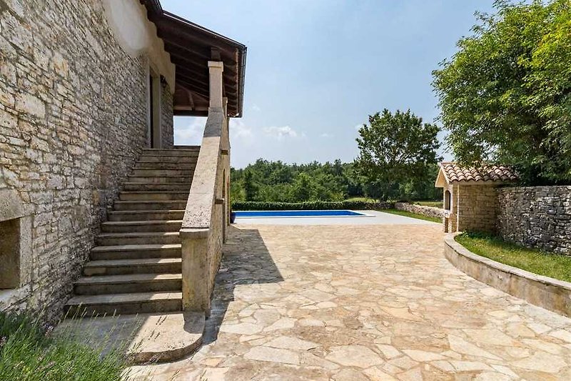 Entfliehen Sie dem Gewöhnlichen und genießen Sie das Außergewöhnliche in der Villa Lastavica Pod Ruzon, einem luxuriösen