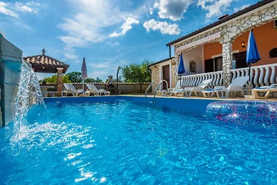 Villa Mirela