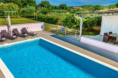 Villa Intacta
