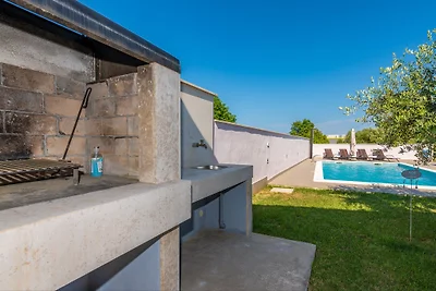 Villa Intacta