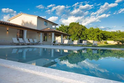 Villa Dika