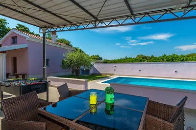Villa Intacta