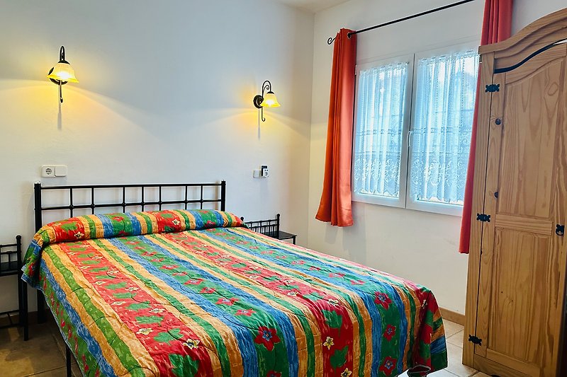 Schlafzimmer mit Doppelbett 140x200 cm