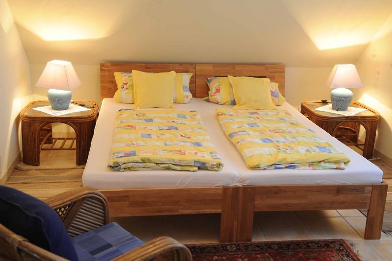 1 Gemütliches Schlafzimmer mit teilb. Doppelbett
