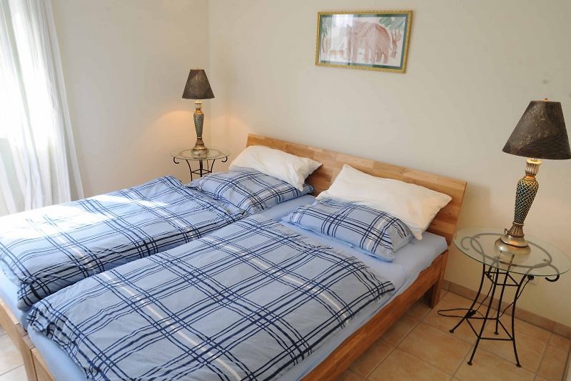 Fewo2 - Schlafzimmer mit teilbarem Doppelbett