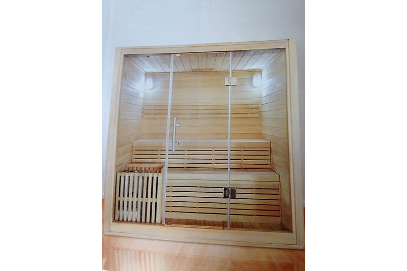 Sauna mit direkten Zugang ins Freie.