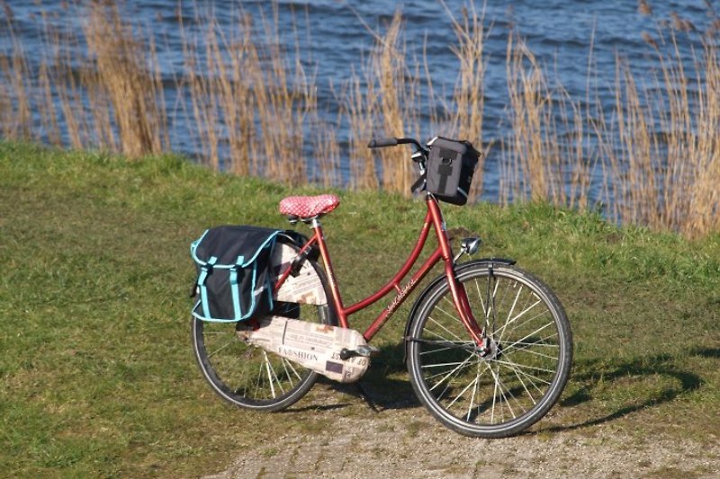 Wie wäre es mit einer Fahrradtour rund ums IJsselmeer :)