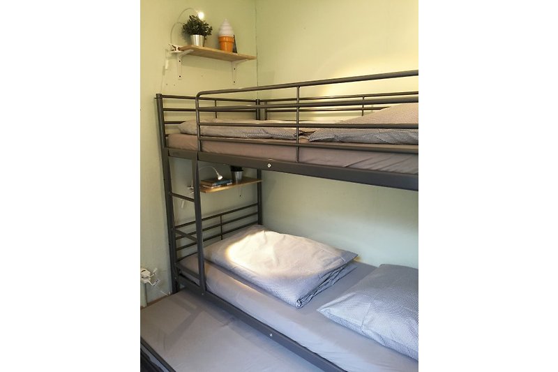 Schlafzimmer 2 mit zusätzlichem Ausziehbett